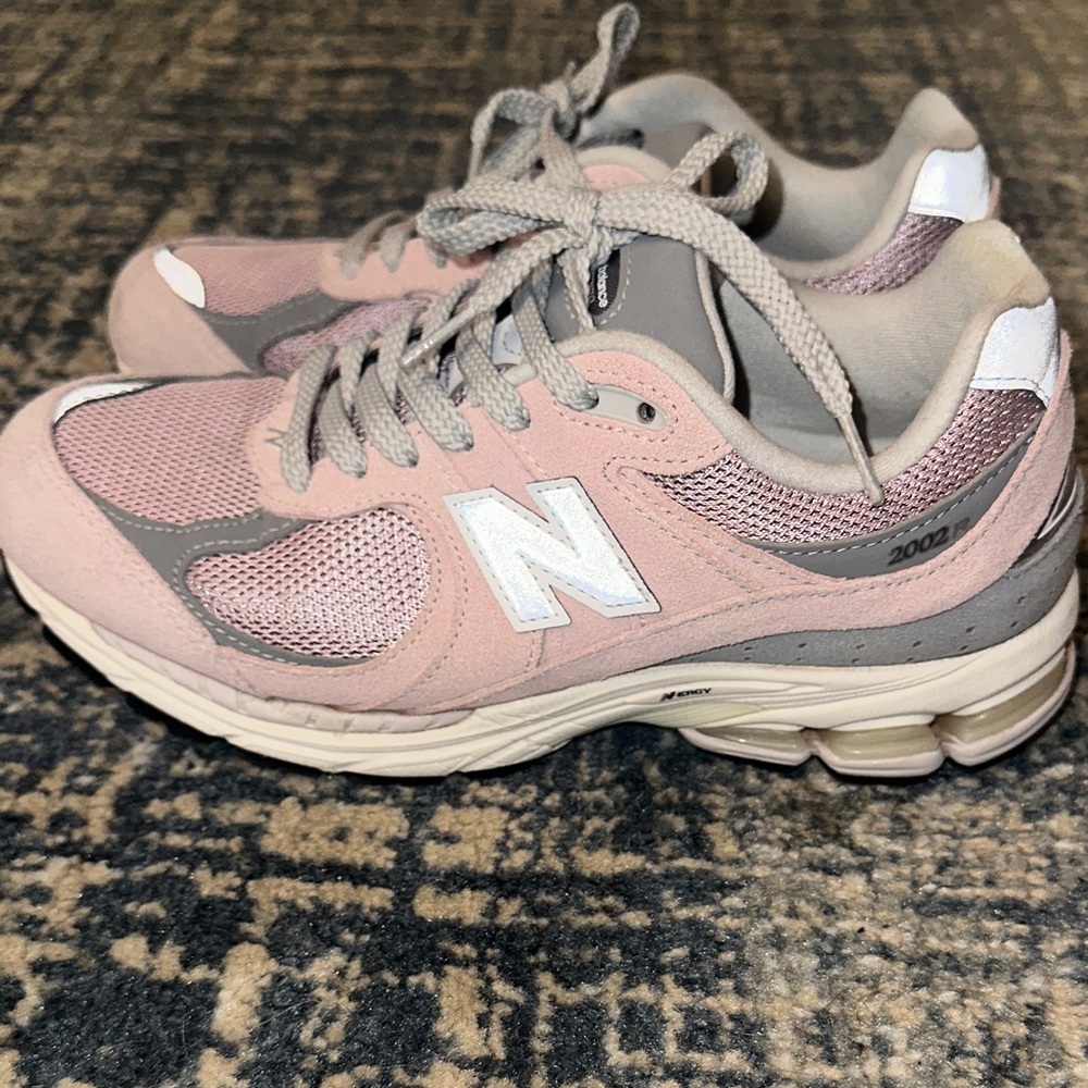 New Balance M2002R orb pink SIZE 8 W or 6.5 M